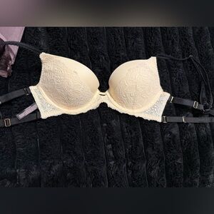Victoria's Secret Cream Lace Push-Up Bra